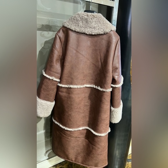 BAUM UND PFERDGARTEN Brown and Cream Teddy Jacket with Sherpa Trim - Picture 2 of 6